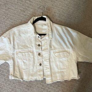 Cropped white denim jacket size M no brand